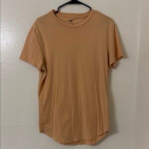 Lightly Used- H&M Men's Apricot Short Sleeve Longline Tee w/ Curved Hem - Size S